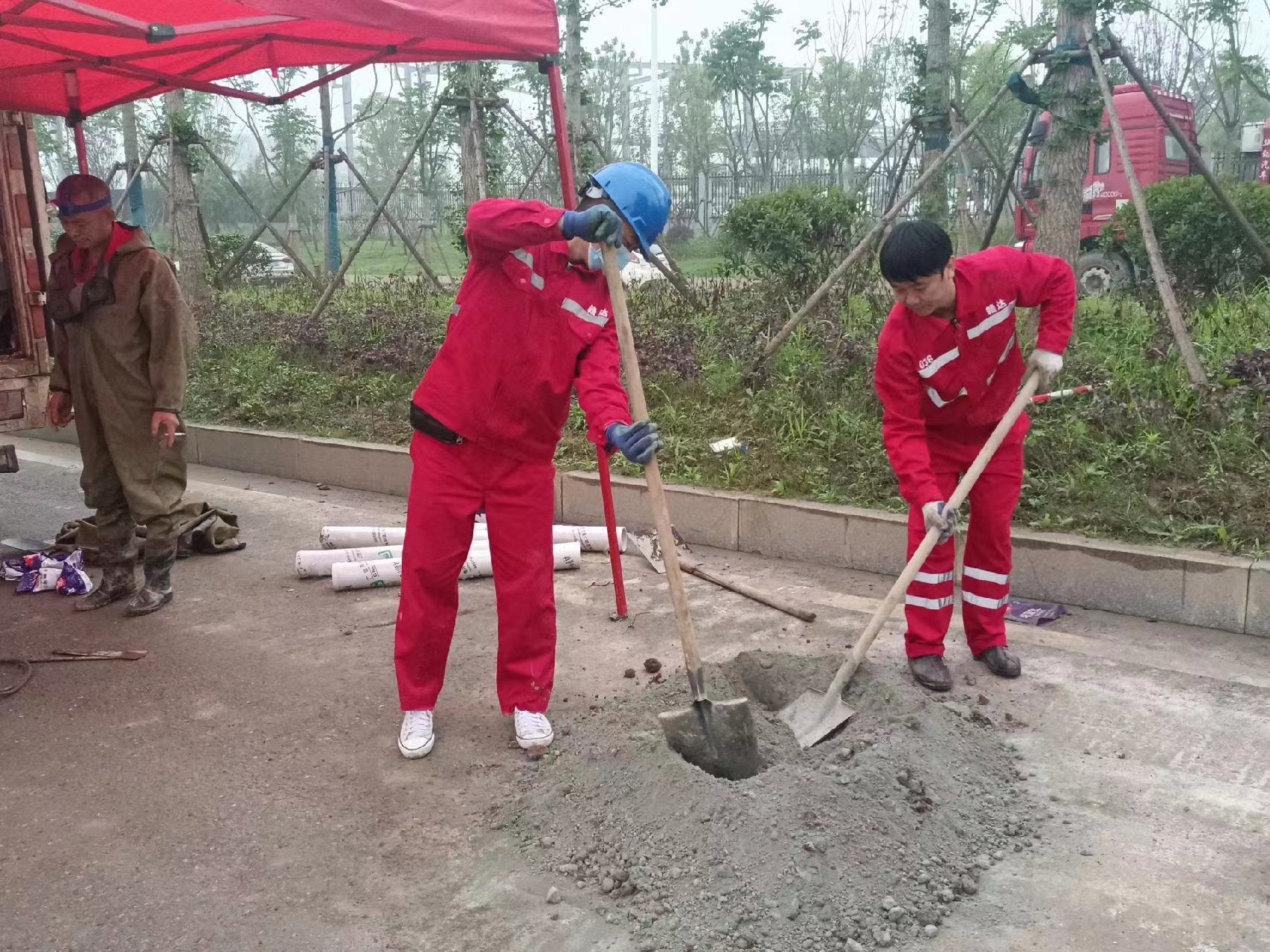 霞山管道疏通哪家好】及时进行市政管道清淤